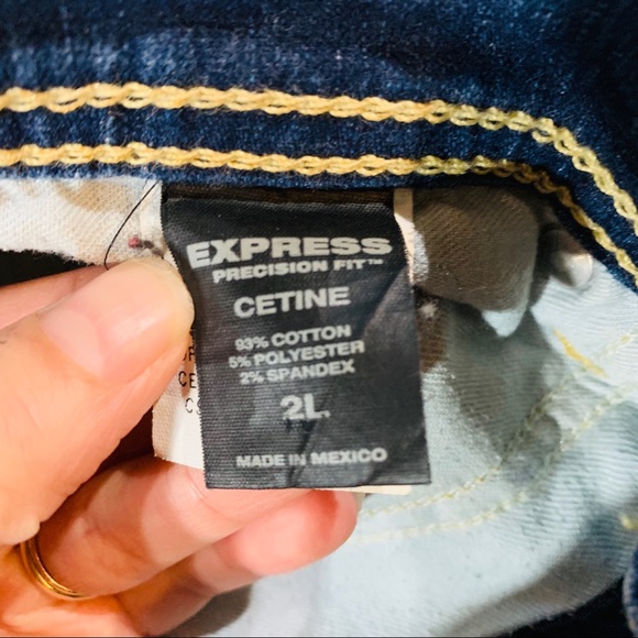 ⭐️ EXPRESS Cetine Bermuda Cut Off Shorts - Picture 4 of 5